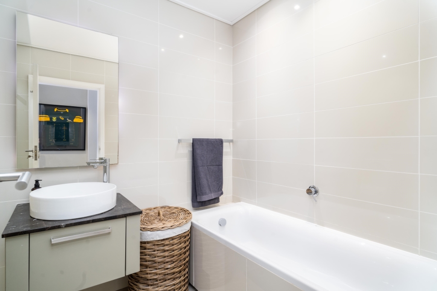 2 Bedroom Property for Sale in Vredehoek Western Cape